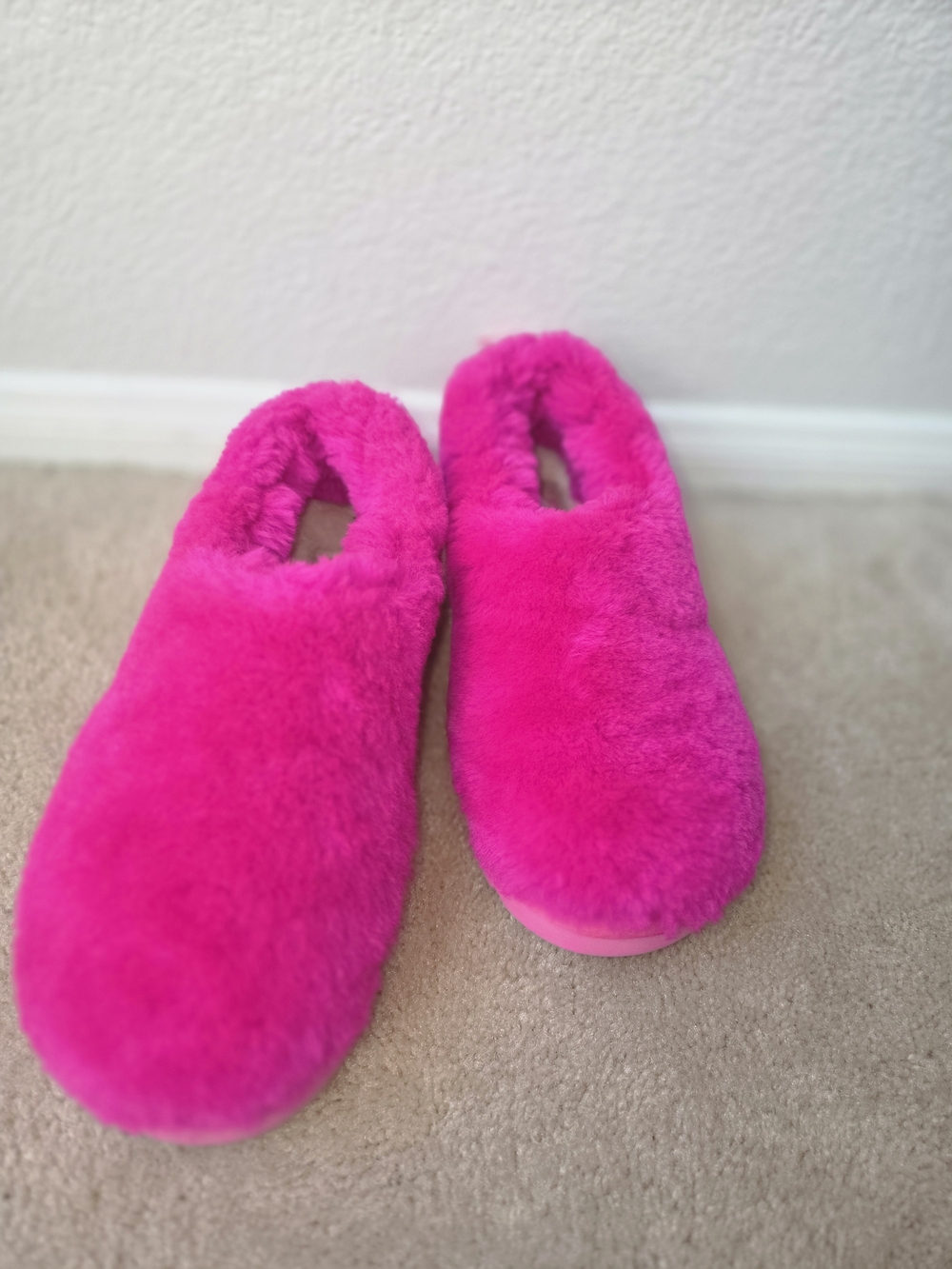 PINK UGG CLASSIC COZY BOOTIE